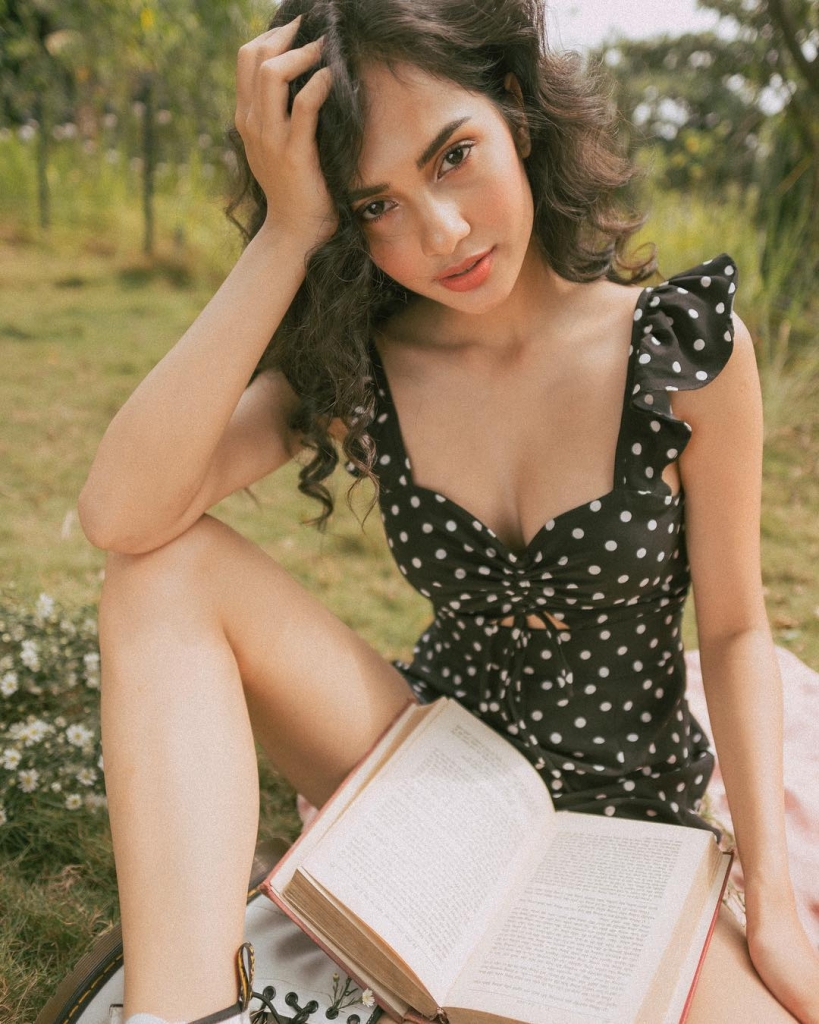 Emma có niềm đam mê đặc biệt với ngôn
ngữ. Ngoài thành thạo tiếng Việt và Tây Ban Nha, cô có thể giao
tiếp bằng tiếng Anh, Pháp.