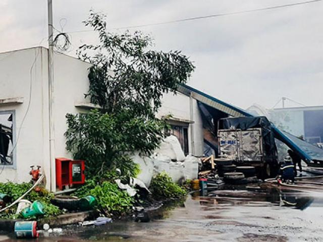 Tin tức trong ngày - Hàng ngàn m2 nhà xưởng đổ sập vì cháy lớn