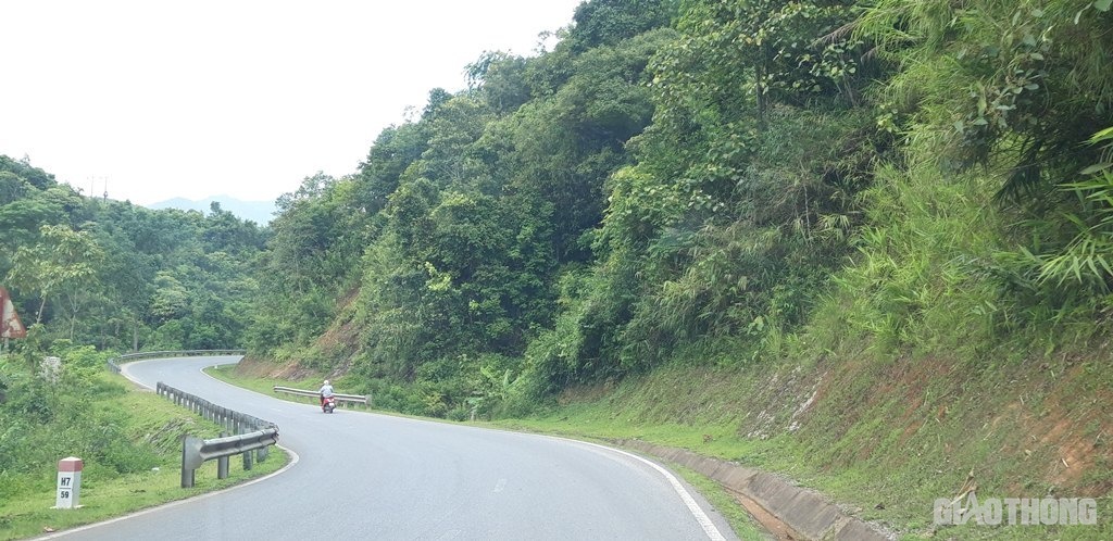 Một khúc cua tại Km 59 + 700 QL 279