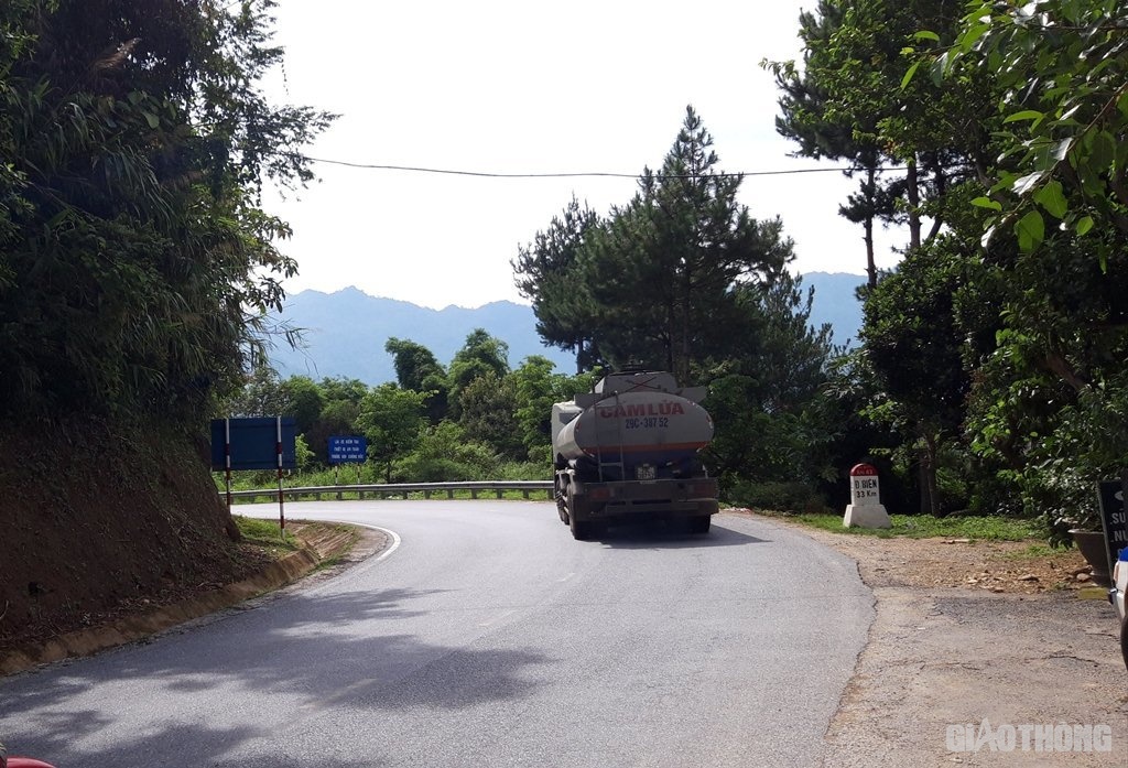 Công an TP Điện Biên Phủ đã có kiến nghị gửi Ban ATGT tỉnh chỉ đạo kiểm tra, rà soát phát hiện và kịp thời khắc phục những sơ hở thiếu sót của hệ thống kết cấu hạ tầng giao thông và báo hiệu giao thông đường bộ trên QL279, đặc biệt là trên các đoạn đường đèo, dốc quanh co nguy hiểm, tầm nhìn bị che khuất, để đảm bảo ATGT, hạn chế đến mức thấp nhất TNGT.