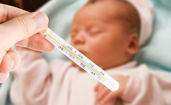 Tuyệt đối không tiêm vắc xin khi trẻ có những dấu hiệu này - 2