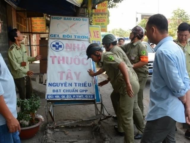 Tin tức trong ngày - Vỉa hè TP.HCM bị tái lấn chiếm, Chủ tịch Nguyễn Thành Phong chỉ đạo "gắt"