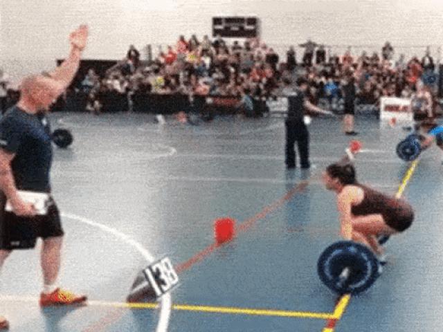 Tranh vui - Sự cố hi hữu khiến vận động viên thể thao "xấu hổ muốn độn thổ"