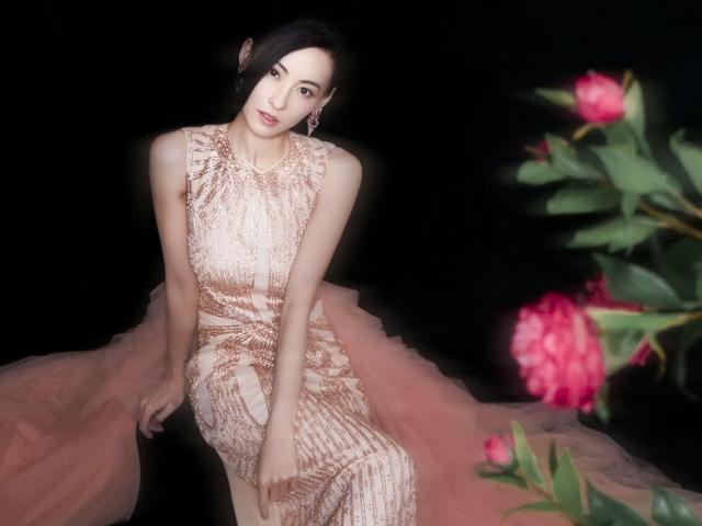 Thời trang - Trương Bá Chi đẹp tựa nữ thần khi diện đồ của nhà thiết kế Việt