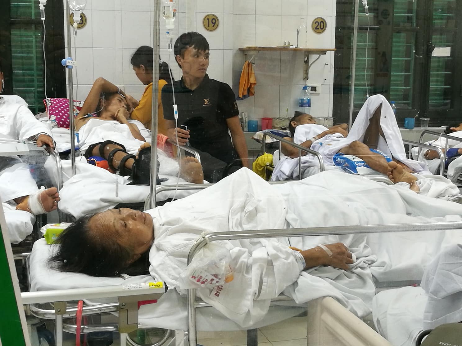 Bà Dương nằm điều trị tại bệnh viện Việt Đức trong tình trạng sức khỏe dần ổn định