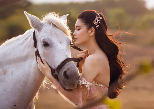 Sau đổ vỡ hôn nhân, nữ ca sĩ cho biết: &#34;Tôi thích cuộc sống hiện tại, dù một mình hơi vất vả nhưng tôi cảm thấy vui&#34;.