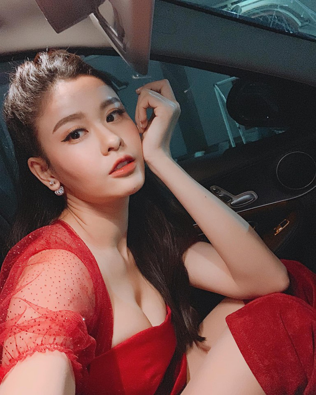 Để có được vóc dáng như ý, Trương Quỳnh Anh chăm chỉ tập luyện yoga, sexy dance.