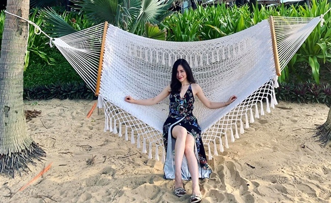 Nhiều người không khỏi bất ngờ khi
nhan sắc của bà xã MC Tuấn Tú ngày càng xinh đẹp, trẻ trung và
quyến rũ.