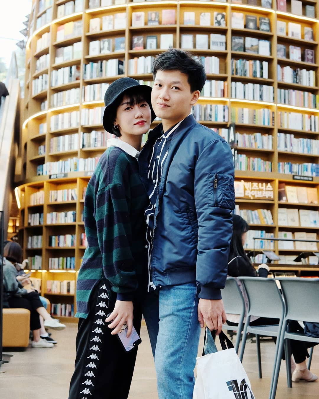 Trần Ngọc - "soái ca VTV" kết hôn vào
cuối năm 2016. Vợ của anh là Trịnh Mai Phương, sinh năm 1991 và là
một nhiếp ảnh gia nổi tiếng xinh đẹp và tài năng.