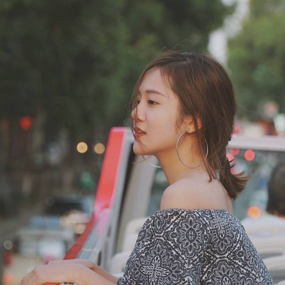 Ngô Hải Yến có vẻ ngoài xinh đẹp,
ngọt ngào với phong cách khoẻ khoắn, nữ tính. Cô nàng có hơn 70k
người theo dõi trên Facebook cá nhân.