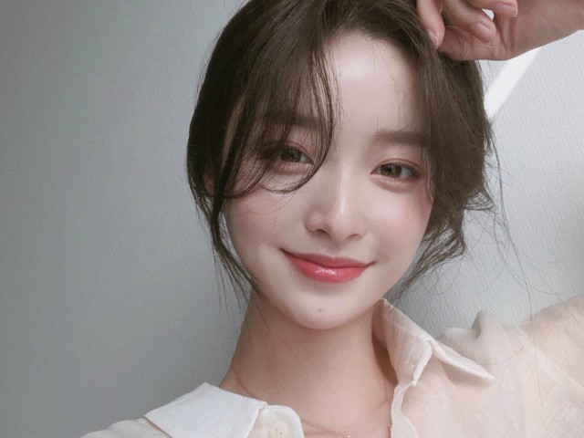 Làm đẹp - Trang điểm bị cộm phấn già nua, chị em nên học ngay 5 mẹo này!