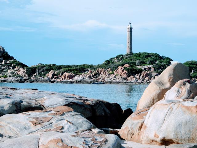 Du lịch - Ngẩn ngơ trước vẻ đẹp của ngọn hải đăng cổ nhất Việt Nam