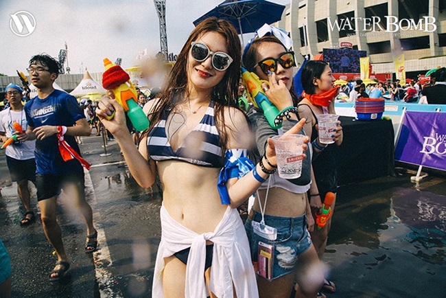 Lễ hội Waterbomb năm nay vẫn chưa kết thúc, bốn chương trình tiếp theo sẽ lần lượt được tổ chức tại Incheon, Daejeon, Daegu và Gwangju cho đến giữa tháng 8 hứa hẹn sẽ bùng nổ nhiều trang phục nóng bỏng hơn nữa. 