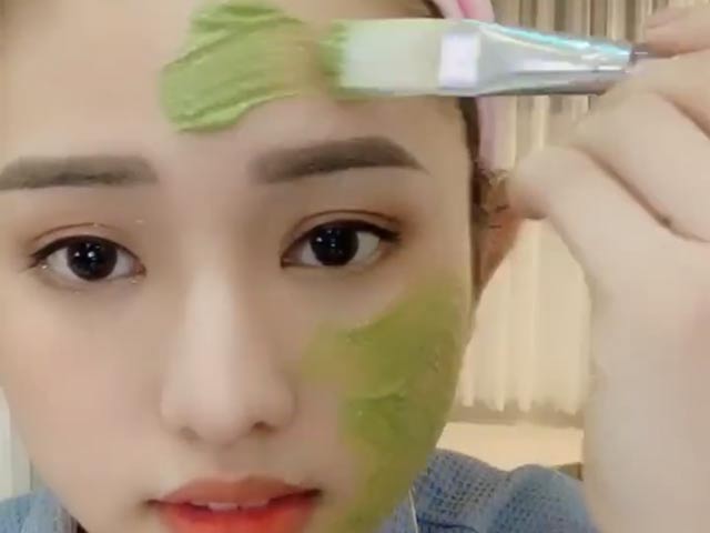 Làm đẹp - Hot girl Cà Mau Thúy Vi có cách chữa da mụn bằng thiên nhiên siêu hiệu quả!