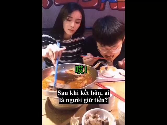 Video Clip Cười - Sau khi cưới, ai tính toán giỏi hơn sẽ được giữ tiền