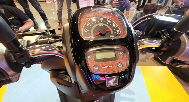 Cụm đồng hồ rất dễ thương.