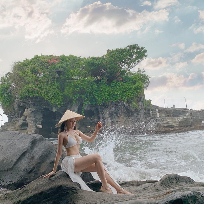 Tuy nhiên, Trâm Anh được biết đến nhiều hơn với những scandal.