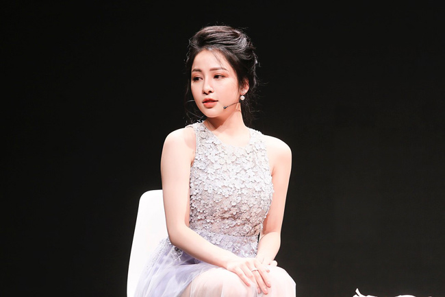 Mới đây nhất, cô nàng mới chia sẻ một bức ảnh trên Instagram kèm theo dòng chia sẻ đầy ẩn ý.