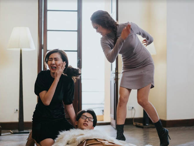 Bộ phim kịch tính xoay quanh cuộc đấu đá giữa 5 cô gái.