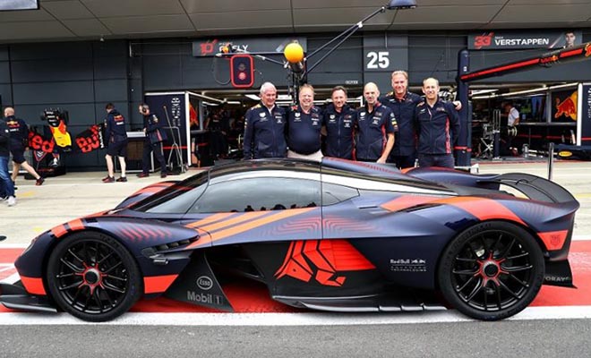 Siêu phẩm Aston Martin Valkyrie chạy thử trên đường đua huyền thoại - 1