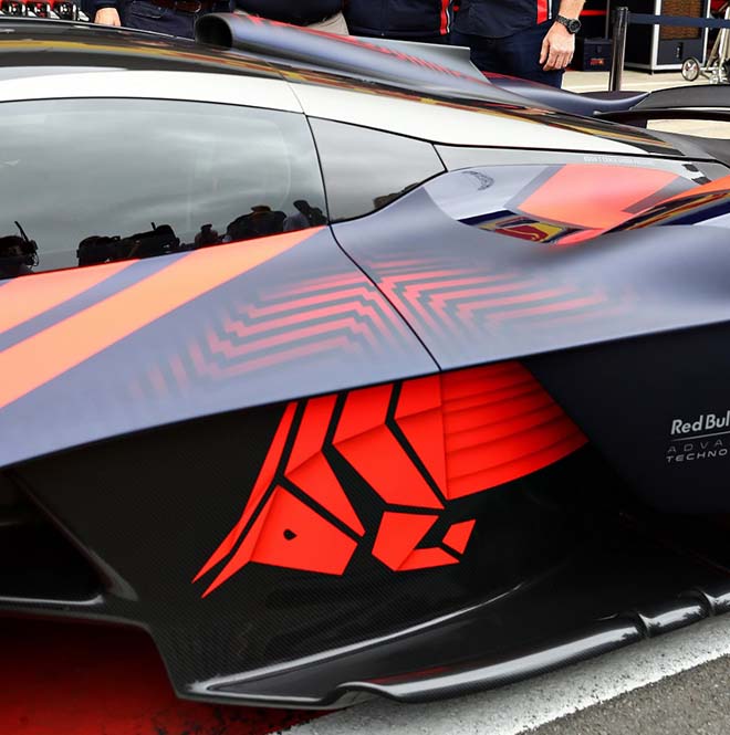 Siêu phẩm Aston Martin Valkyrie chạy thử trên đường đua huyền thoại - 3