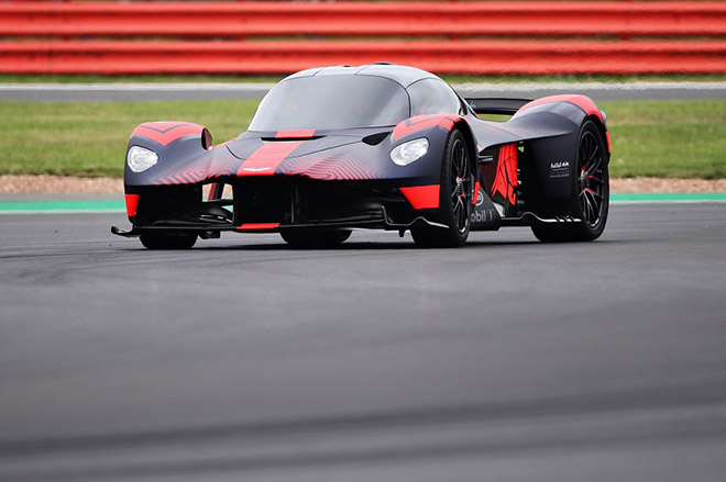Siêu phẩm Aston Martin Valkyrie chạy thử trên đường đua huyền thoại - 2