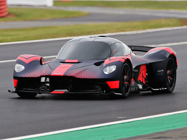 Ngắm xe - Siêu phẩm Aston Martin Valkyrie chạy thử trên đường đua huyền thoại