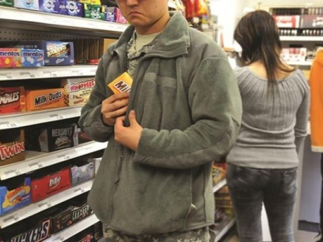 Media - Những màn trộm đồ nhanh gọn đến khó tin bị camera an ninh ghi lại