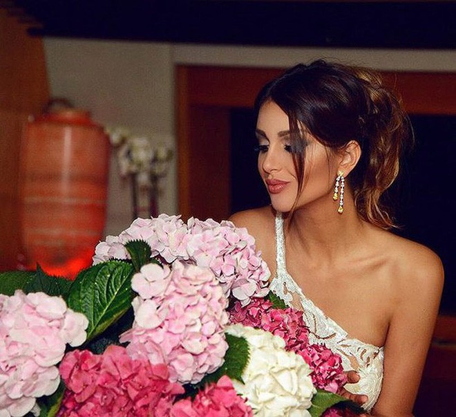 Cô cũng có tham vọng về cuộc sống giàu sang với một người chồng có đầy đủ khả năng kinh tế