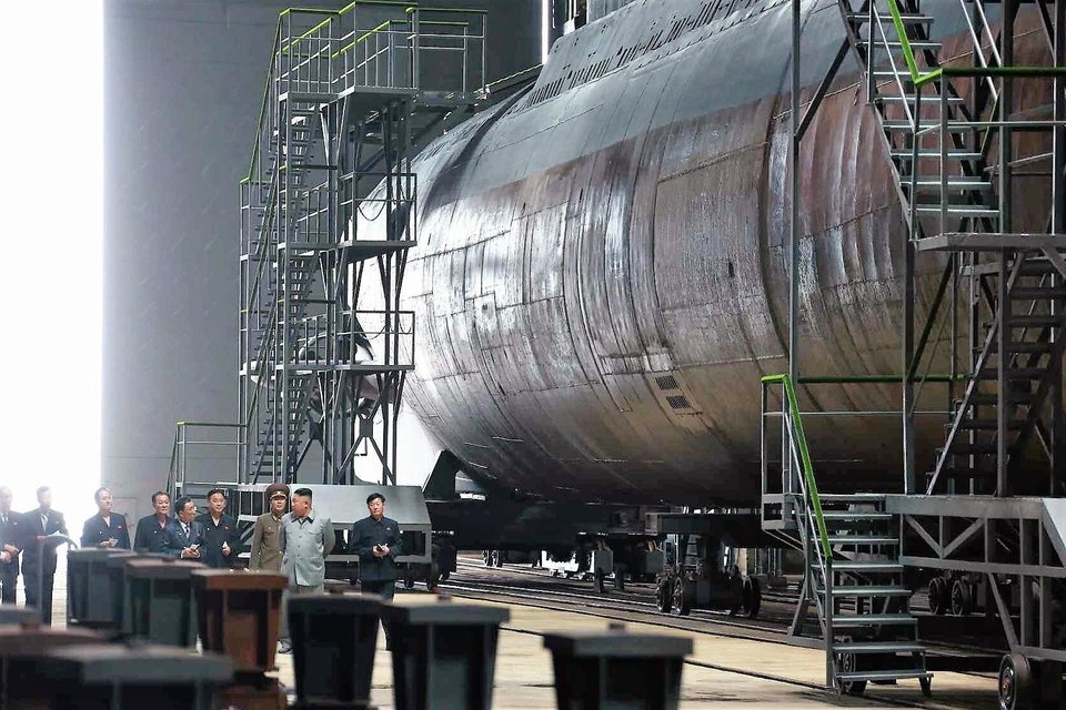 Tàu ngầm Triều Tiên đang đóng mới.