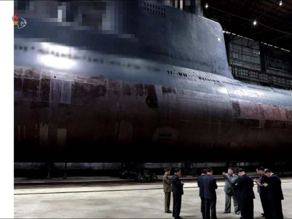 Tàu ngầm Triều Tiên có lớp vỏ ngoài thô ráp.