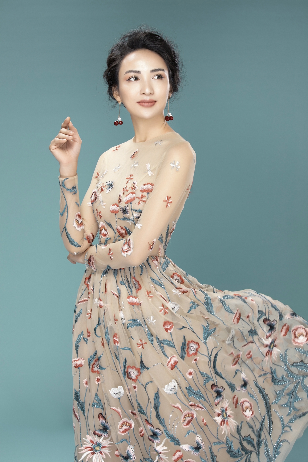 Nhân dịp sinh nhật lần thứ 32 và kỷ niệm 11 năm ngày đăng quang Hoa hậu Du lịch Việt Nam 2008, Ngọc Diễm vừa chụp bộ ảnh khoe sắc.