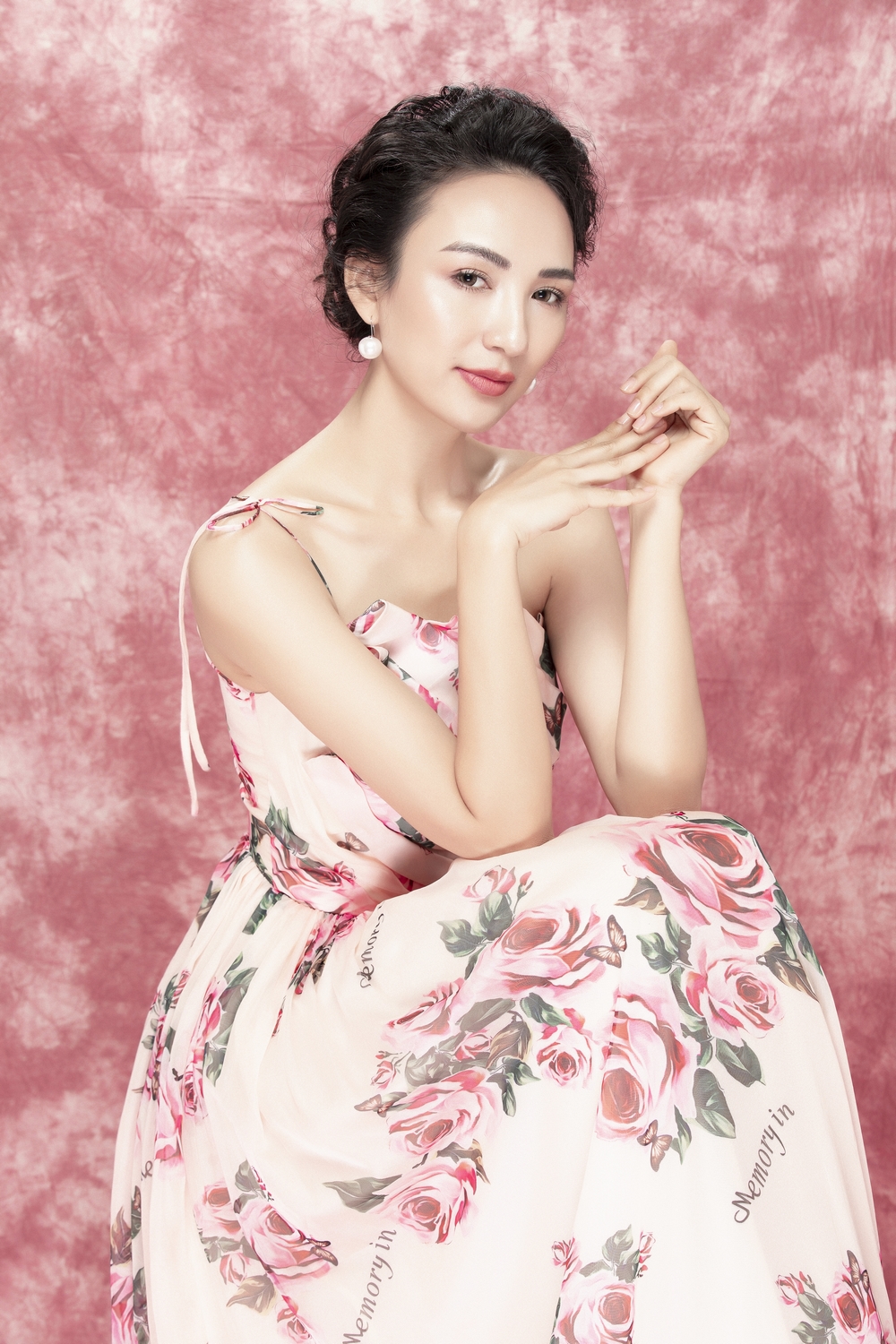 Dù dành thời gian cho nhiều hoạt động xã hội, cô vẫn xem gia đình là nền tảng và là nơi an yên nhất. Chính tổ ấm hạnh phúc cùng bố mẹ và con gái nhỏ Chiko tạo động lực cho Ngọc Diễm phấn đấu mỗi ngày. 