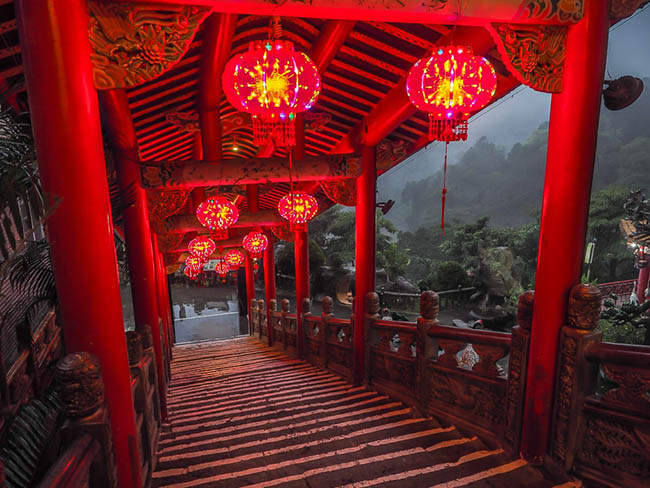 Ghé qua Đài Loan đừng bỏ quên ngọn núi với những ngôi chùa tuyệt đẹp này - 9
