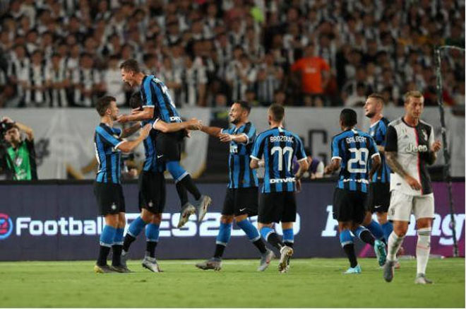 Inter Milan may mắn mở tỷ số nhờ trung vệ De Ligt tự "đốt lưới nhà" bên phía Juve