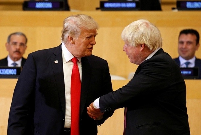 Ông Borris Johnson và Tổng thống Mỹ Donald Trump tại cuộc gặp ở Liên Hợp quốc năm 2017. (Ảnh: AP)