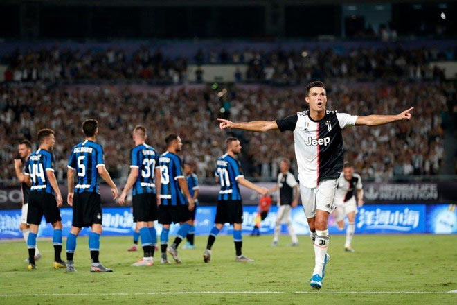 Ronaldo ghi bàn may mắn để giải nguy cho Juventus khi đấu Inter Milan ở Trung Quốc