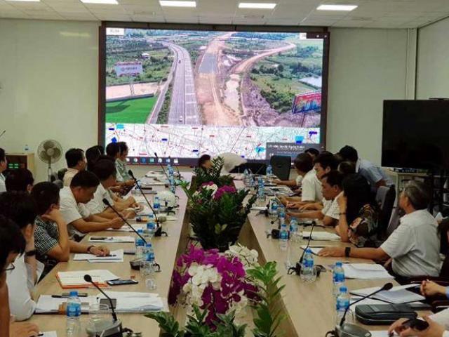Kinh doanh - Ngừng thi công dự án cao tốc Trung Lương - Mỹ Thuận từ tháng 8 vì hết tiền?