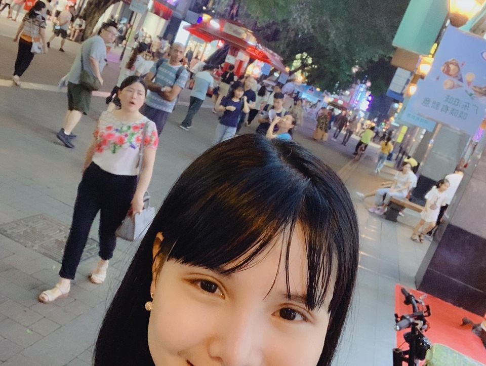 Kỳ Hân khoe đường cắt mí mắt cận cảnh.