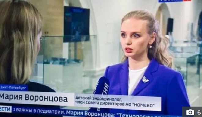Maria trả lời phỏng vấn kênh truyền hình Nga.