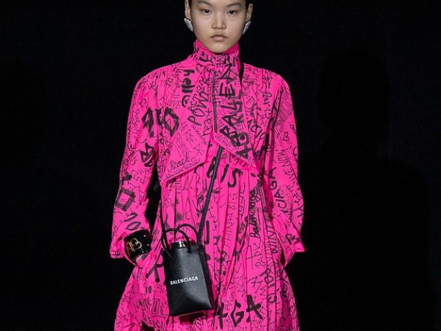 Thời trang - Nhà mốt Pháp lại gây tiếc tiền khi tung túi đựng bình nước giá 20 triệu đồng