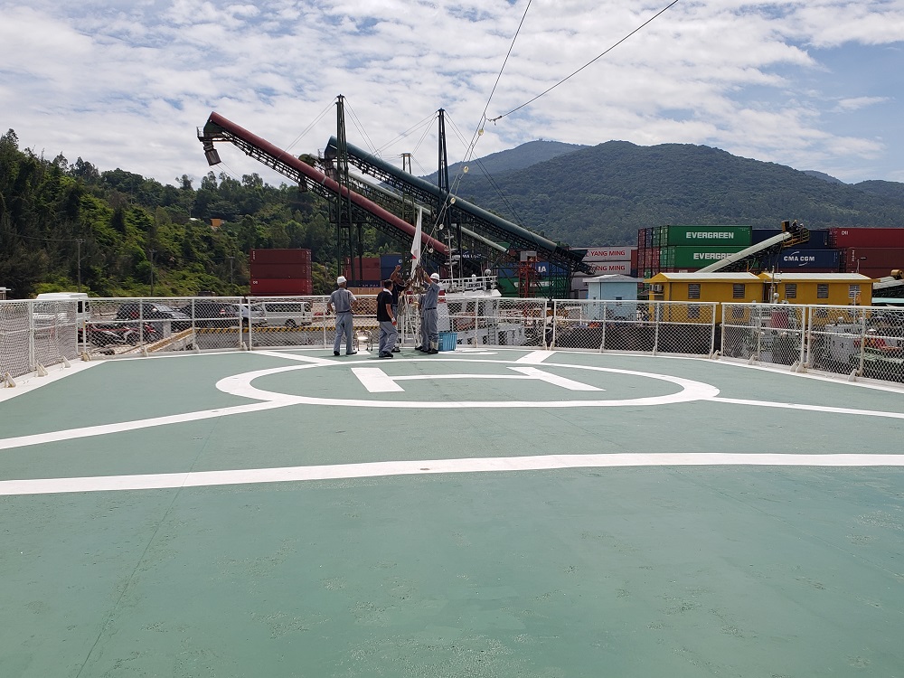 Boong tàu khu vực diễn ra các nghi lễ, huấn luyện của các thủy thủy tàu...