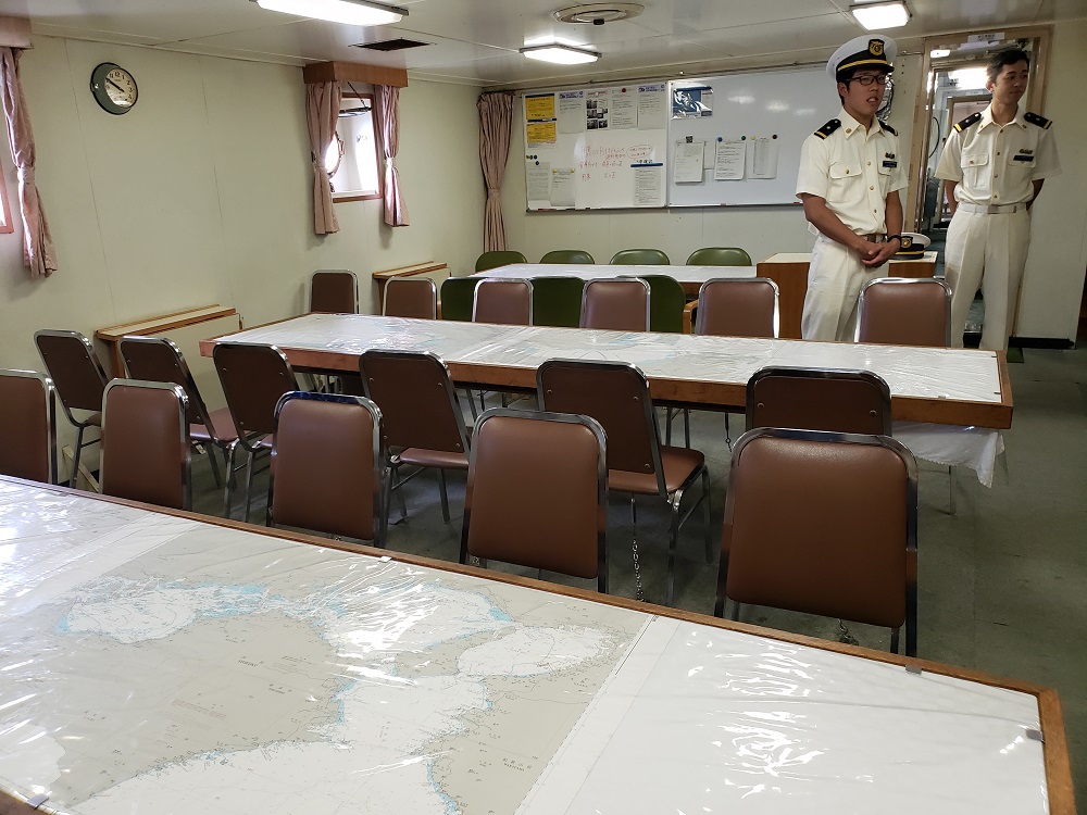 Khu vực phòng ăn trên tàu