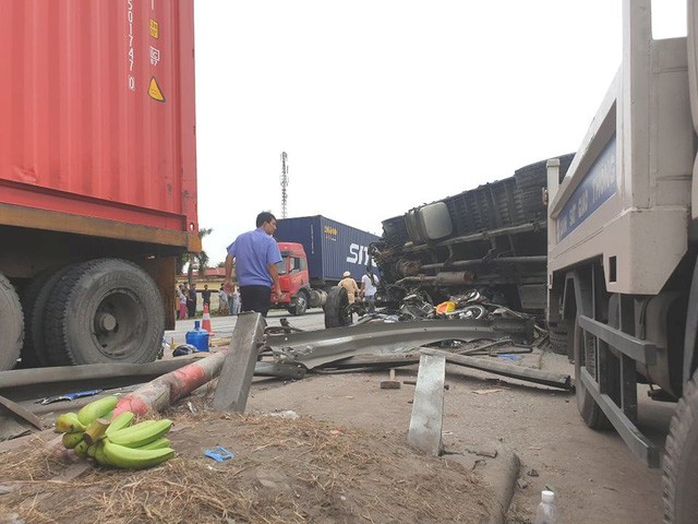 Trong buổi sáng 23/6, tại QL5 đoạn qua huyện Kim Thành xảy ra 3 vụ tai nạn khiến 7 người tử vong