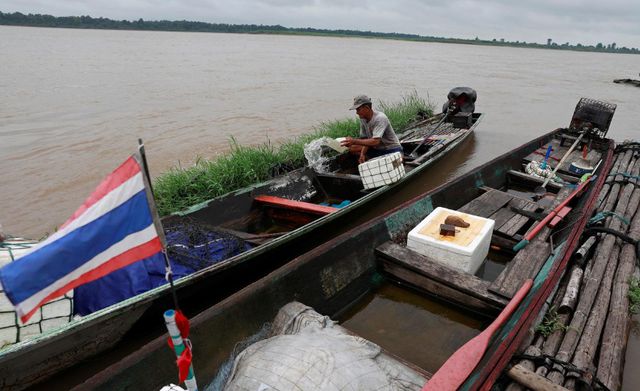 Ngư dân Thái Lan ngày càng gặp&nbsp;khó khăn hơn.đánh bắt cá trên sông Mekong.