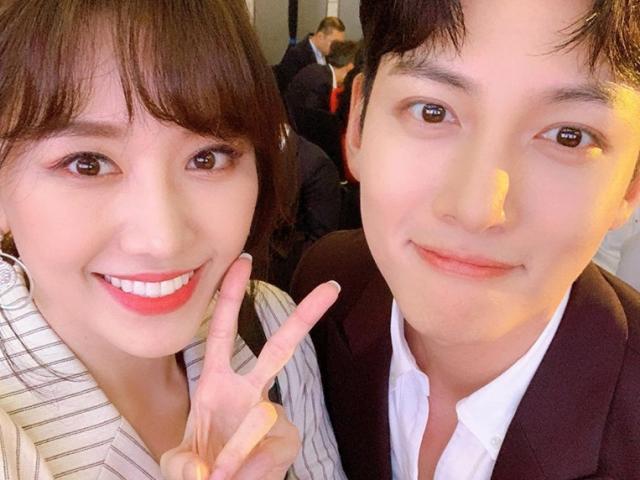 Ca nhạc - MTV - Bà xã Trấn Thành dịu dàng bên cạnh "hoàng thượng" điển trai nhất xứ Hàn