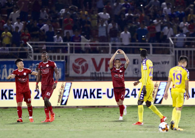 Cả sân Thống Nhất như vỡ òa với bàn thắng của tiền vệ mang số áo 71