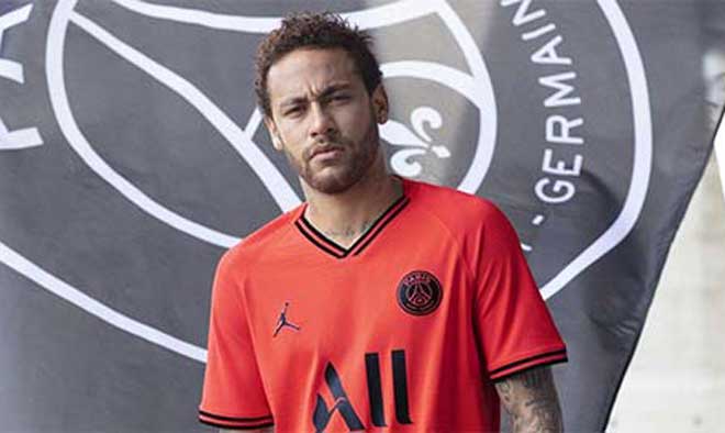 Neymar chụp ảnh áo đấu sân khách mới của PSG