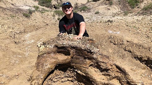 Harrison Duran cùng hộp sọ khủng long 65 triệu năm tuổi vừa được tìm thấy.