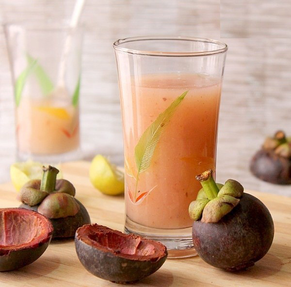 Sinh tố măng cụt có hương vị thơm ngon và màu sắc khá hấp dẫn